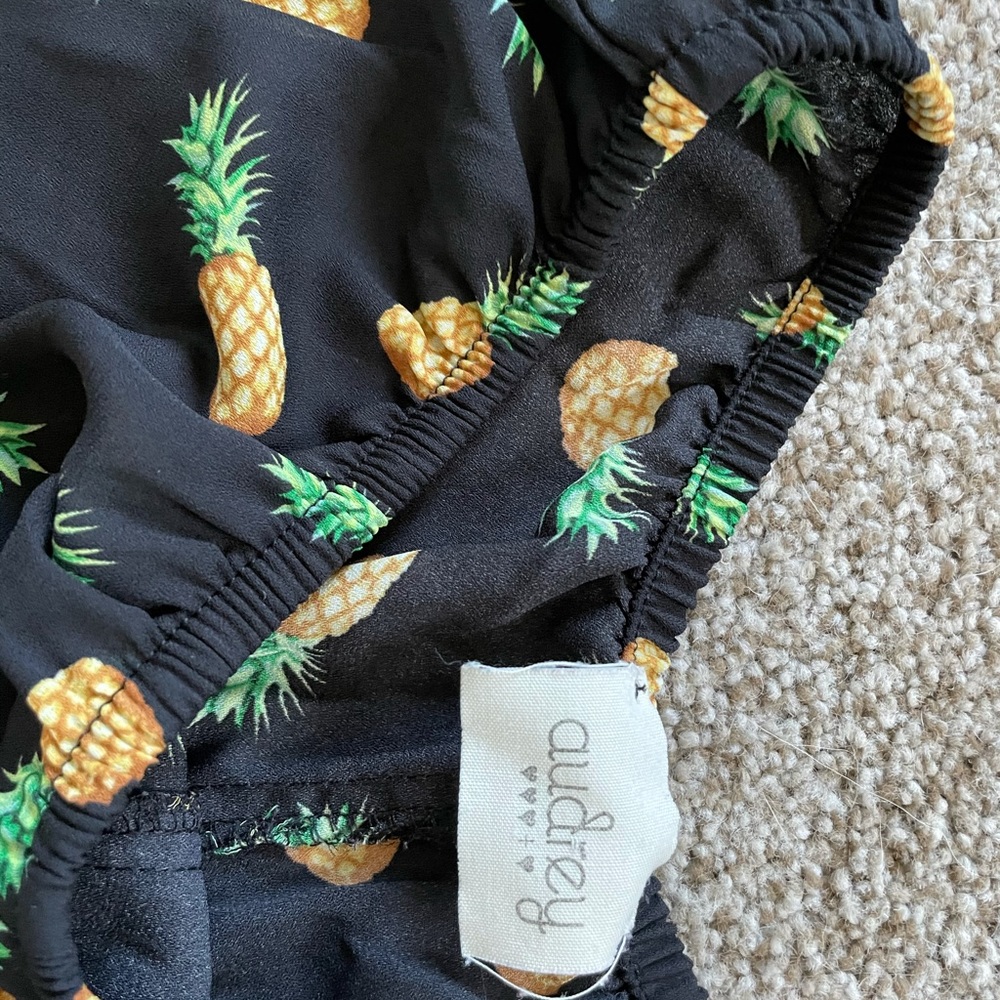 Shorts - Picture 3 of 3